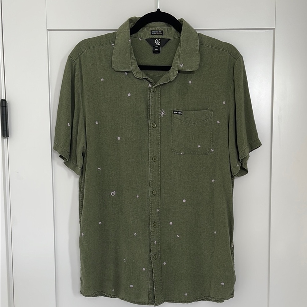 Volcom Green Casual Button Down Shirt with Subtle Pattern
